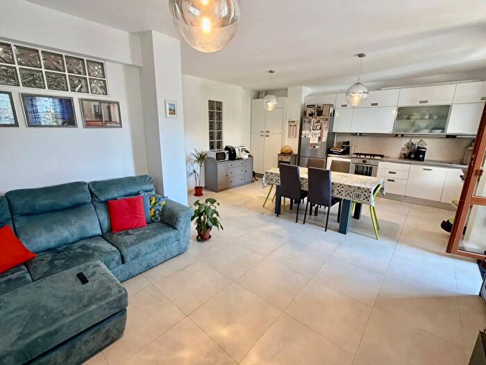 Appartamento con 9 locali in vendita in Via Don David Berrettini, Fabriano