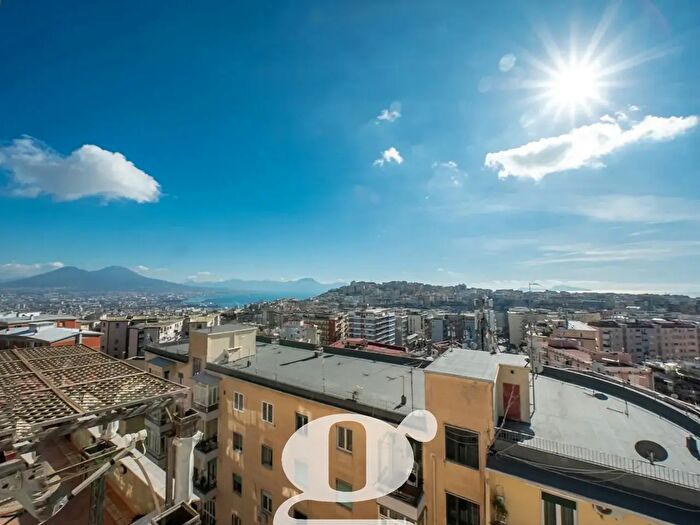 Appartamento quadrilocale in vendita in Via Domenico Fontana, Napoli