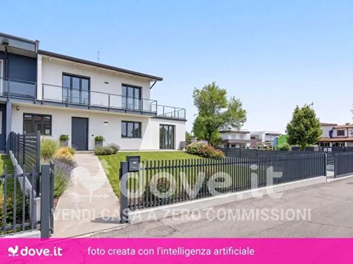 Casa con 5 locali in vendita in Via C Abba, Abano Terme