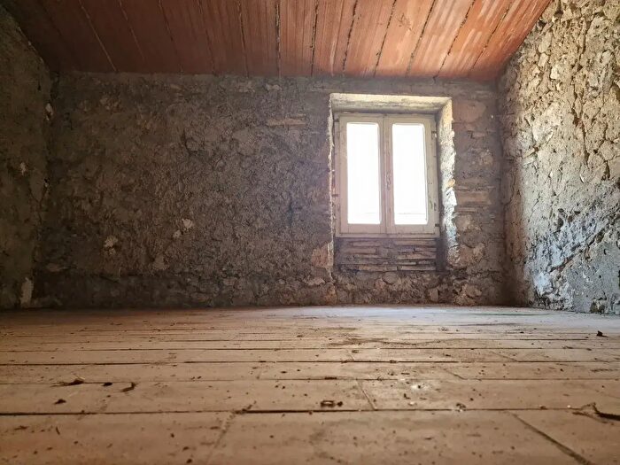 Casa bilocale in vendita in Via Sasso Glorioso, Lugnano In Teverina