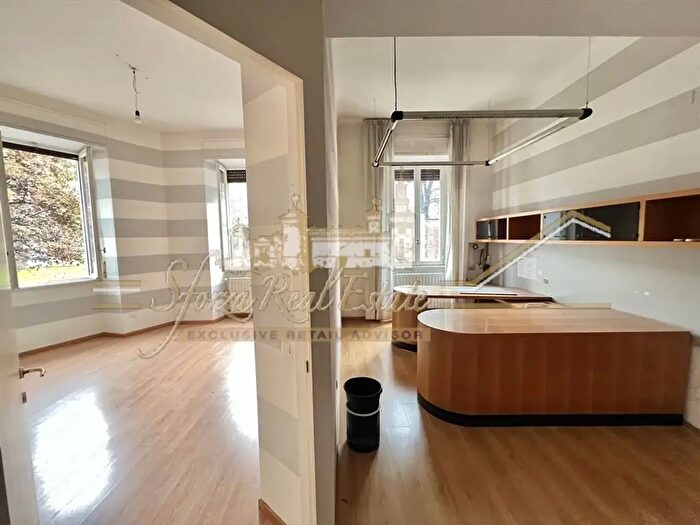 Appartamento con 7 locali in vendita in Piazza Andrea Ferrari, Milano