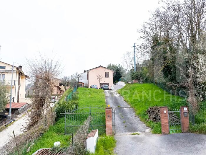 Casa quadrilocale in vendita in Via Pietro Nenni, Torgiano