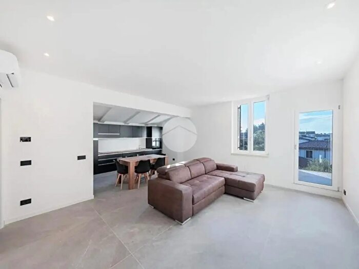 Appartamento quadrilocale in vendita in Via Case Nuove, Sirmione