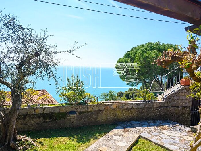 Casa quadrilocale in vendita in Strada Provinciale, Lerici