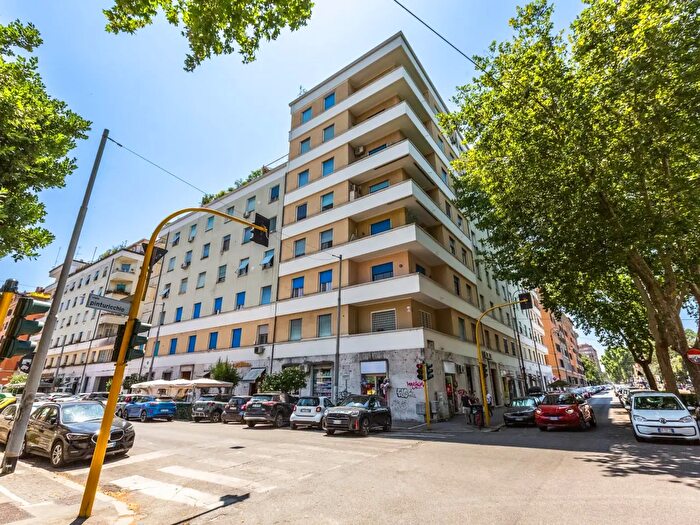 Appartamento trilocale in vendita in Roma