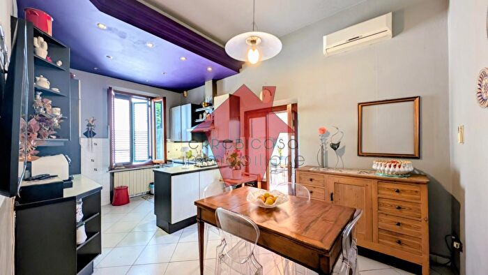 Casa con 6 locali in vendita in Palmiro Togliatti, Vinci