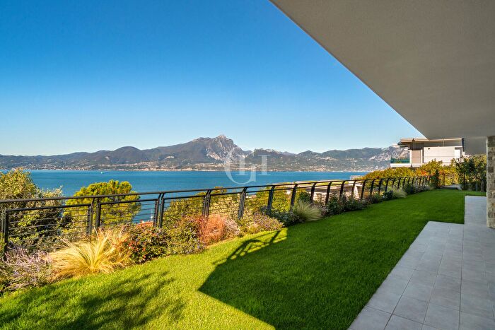 Appartamento quadrilocale in vendita in Torri Del Benaco