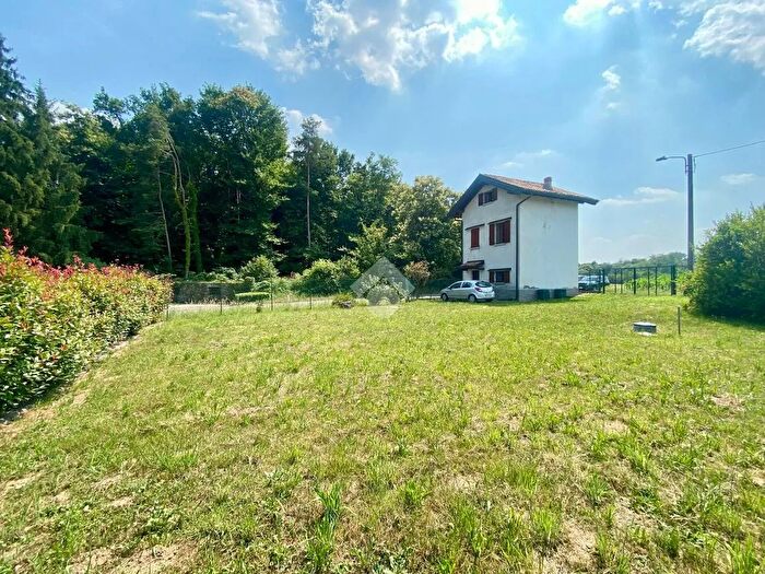 Casa trilocale in vendita in Via per Cantu, Alzate Brianza