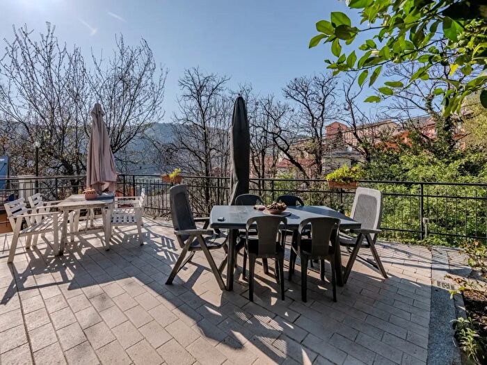 Appartamento con 6 locali in vendita in Salita Camponi, Uscio