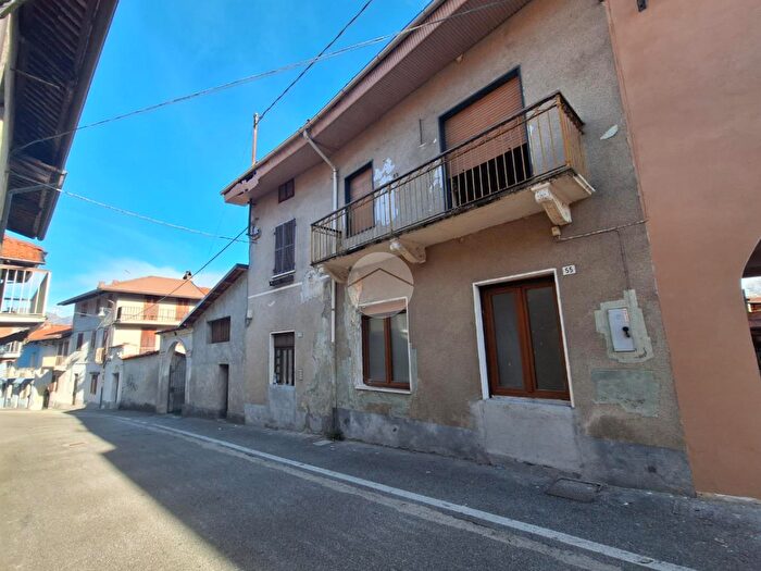 Casa con 5 locali in vendita in Via Umberto I, Perosa Canavese
