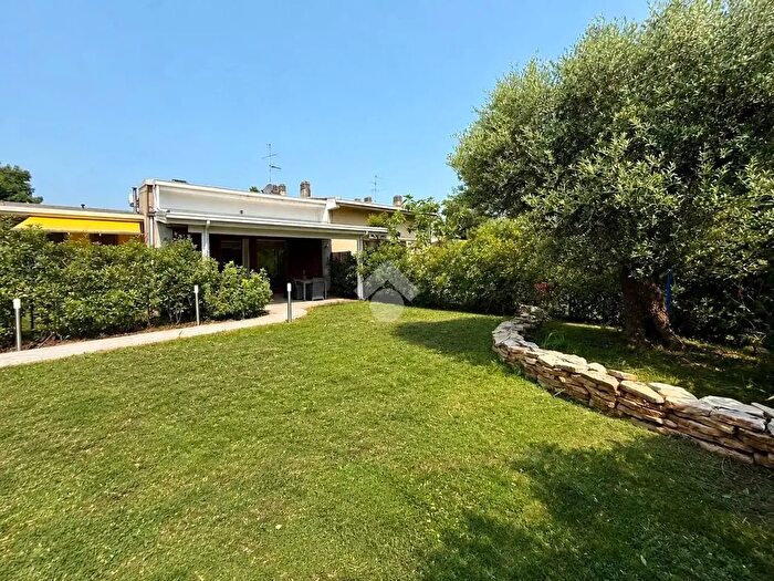 Casa quadrilocale in vendita in Via San Gregorio, Casirate D'Adda