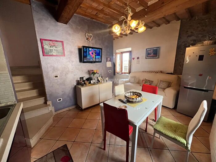 Appartamento trilocale in vendita in Via Sarzanese, Massarosa