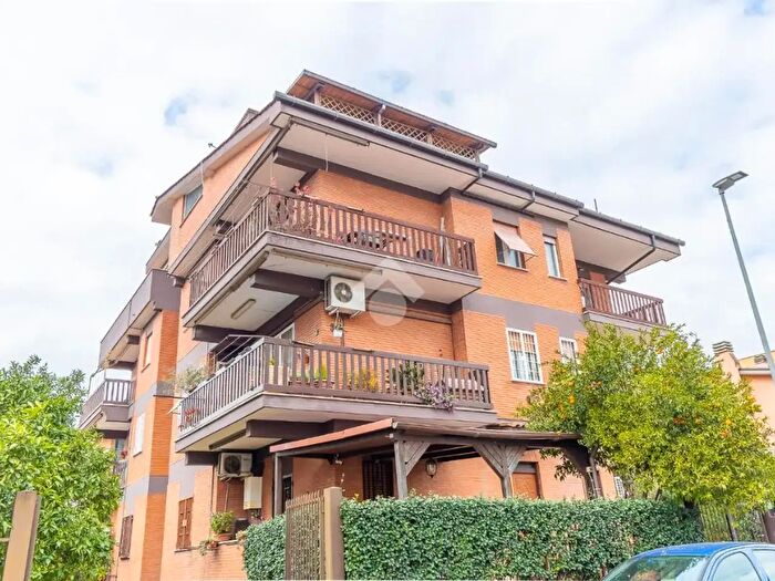 Appartamento quadrilocale in vendita in Via U Foscolo, Guidonia Montecelio