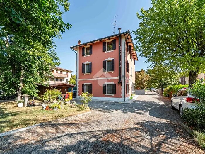 Casa con 7 locali in vendita in Via Emilia Est, Rubiera