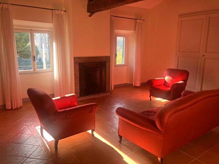 Casa con 6 locali in affitto in Piazza Barberini, Vittorio Veneto, Roma