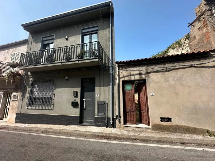 Casa trilocale in vendita in Via Regina Margherita, Pace Del Mela