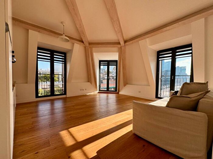 Appartamento trilocale in affitto in Via Spalato, Isola, Milano