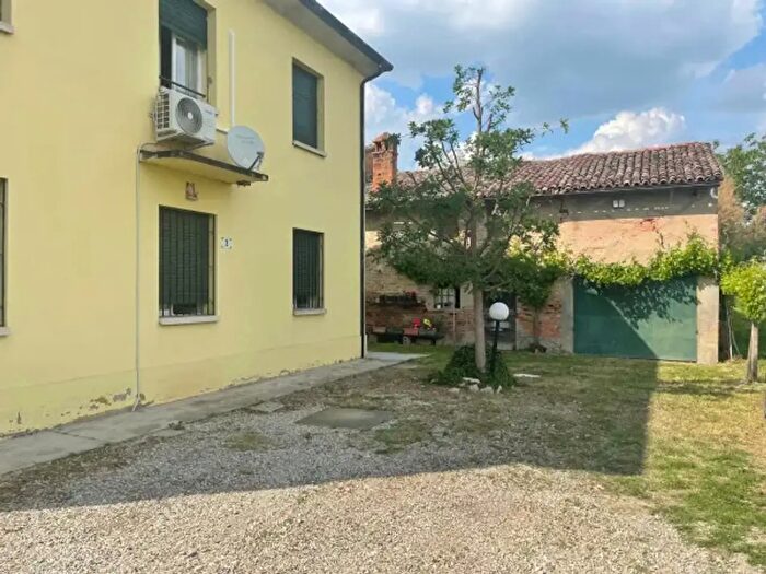 Casa con 6 locali in vendita in Mordano