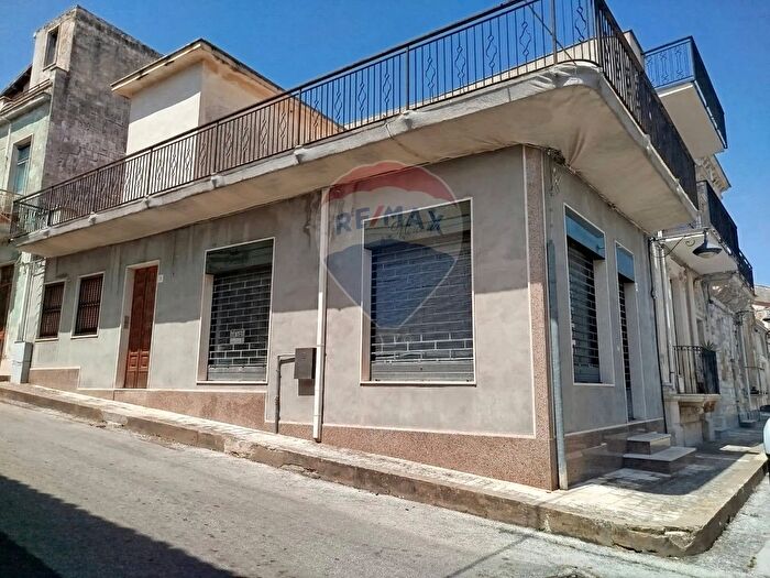 Casa trilocale in vendita in Via Campanella, Canicattini Bagni