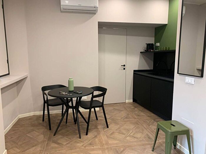 Appartamento monolocale in affitto in Via Bezzecca, Montenero, Milano