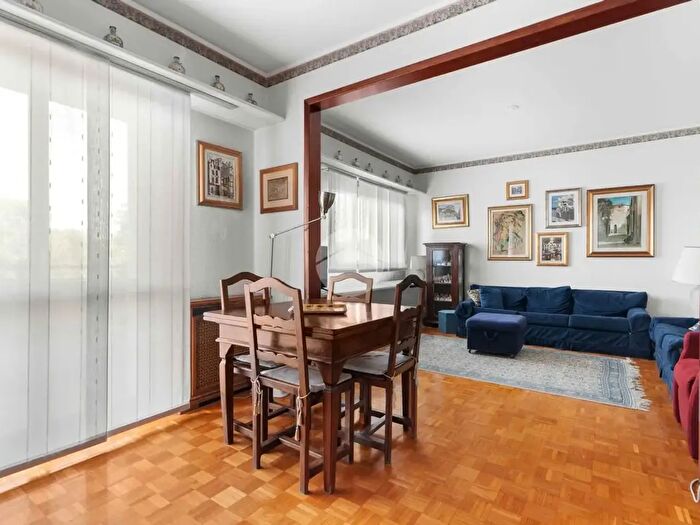 Appartamento quadrilocale in vendita in Via De Ruggiero Guido, Milano