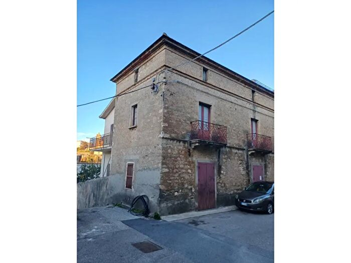 Casa in vendita in Via Giordano Bruno Snc, San Lucido