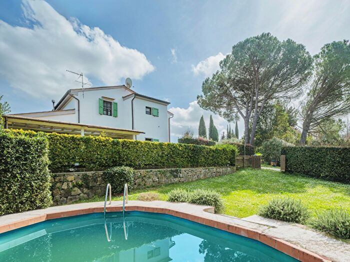 Casa con 12 locali in vendita in Crespina Lorenzana