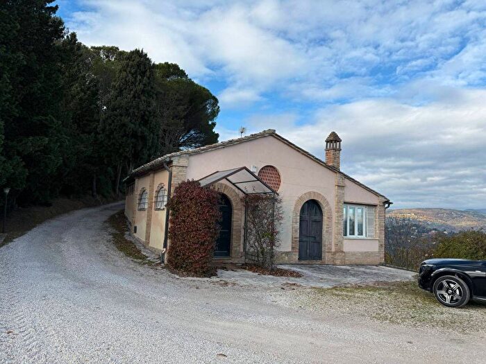 Casa con 6 locali in affitto in Strada Eugubina, Monteluce Ponte Rio, Perugia