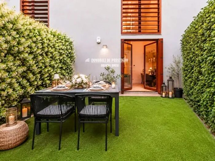 Appartamento trilocale in vendita in Via Valparaiso, Milano