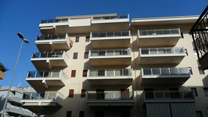 Appartamento con 7 locali in vendita in DirGullì di Viale Pio XI, Reggio Calabria