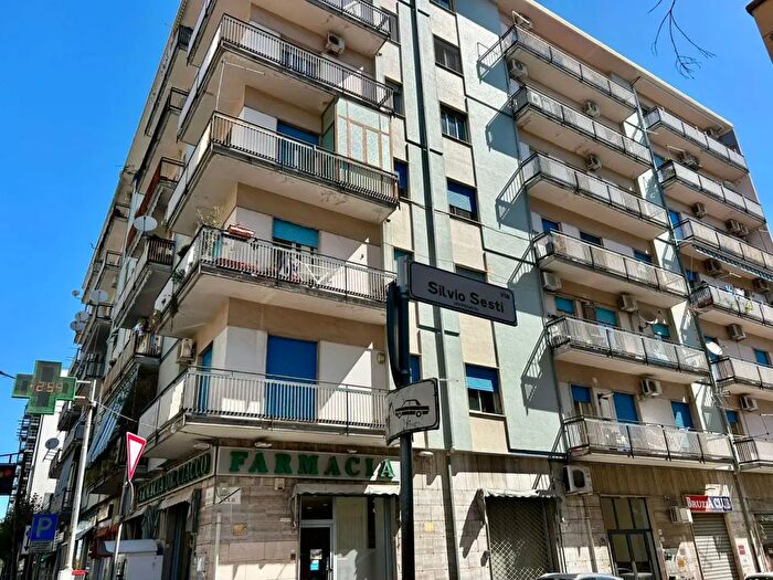 Appartamento trilocale in vendita in Via Silvio Sesti, Cosenza