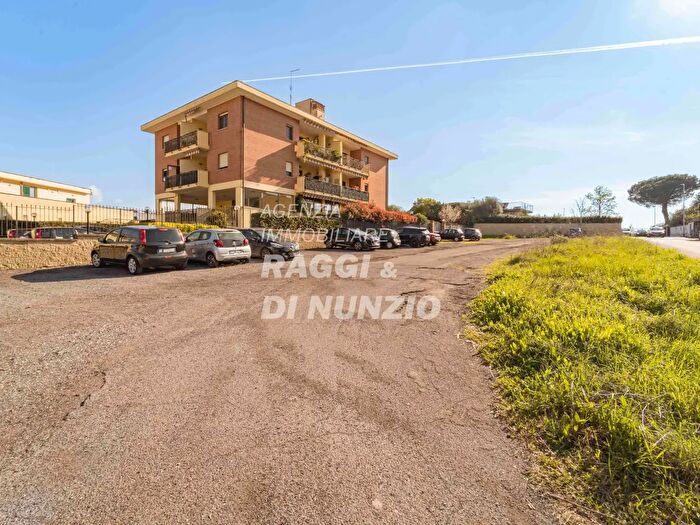 Appartamento quadrilocale in vendita in Via Giovanni Silvestri, Roma