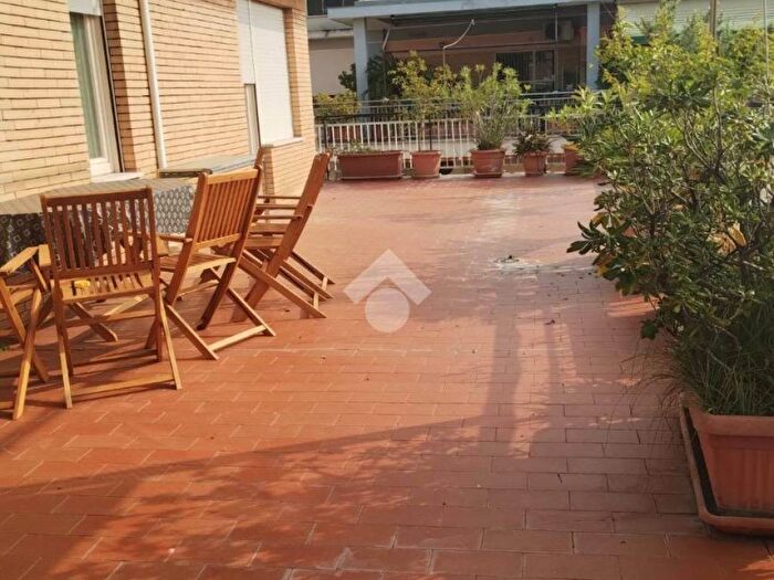 Casa trilocale in affitto in Via enrico besta, Baldo degli Ubaldi, Roma