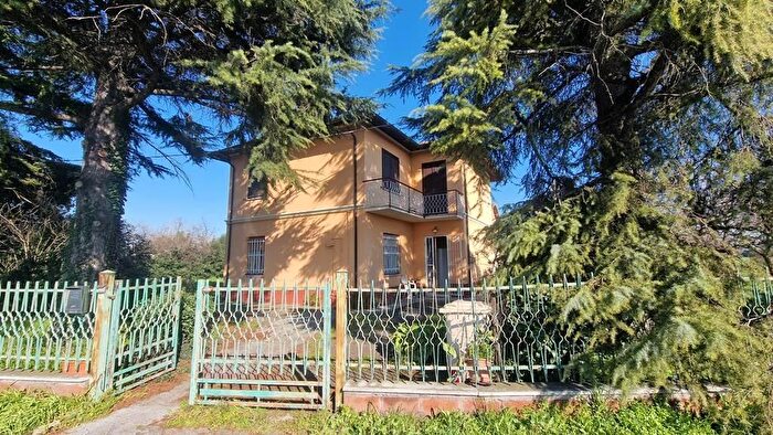 Casa con 8 locali in vendita in Forlimpopoli
