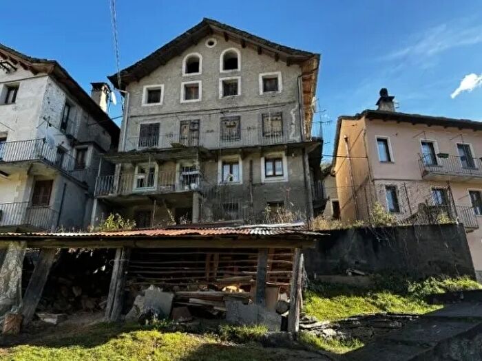 Casa con 14 locali in vendita in Villa Inferiore Rimella Vercelli Piemonte Italia, Rimella