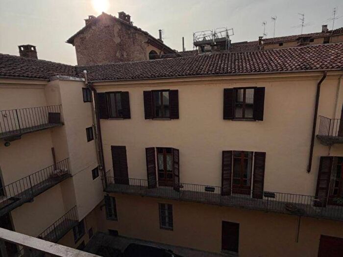 Appartamento trilocale in affitto in Via Cesare Battisti, Centro Storico, Asti
