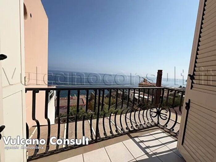 Appartamento trilocale in vendita in Sp, Lipari