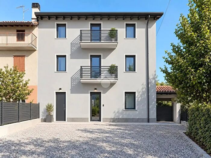 Appartamento bilocale in vendita in Vicolo Alto, Pasian Di Prato