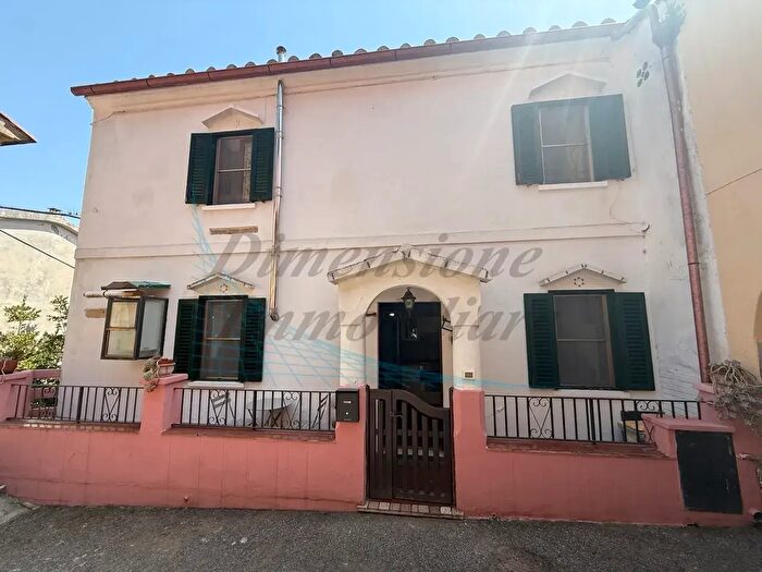 Casa trilocale in vendita in Via Ricasoli, Rosignano Marittimo