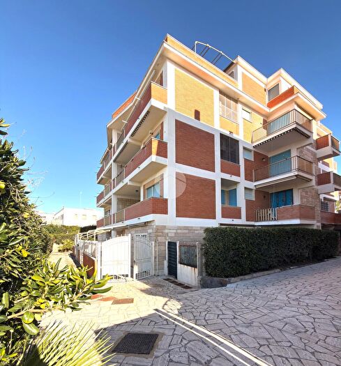 Appartamento trilocale in vendita in Passeggiata delle Sirene, Anzio