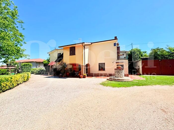 Casa con 11 locali in vendita in Via delle Nazioni Unite, Artena
