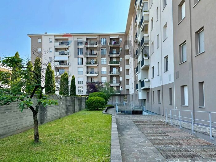 Appartamento con 5 locali in vendita in Via Corridoni, Bergamo