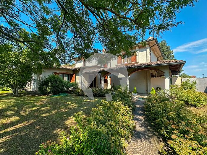 Casa con 17 locali in vendita in Via Enrico Fermi, Gattatico