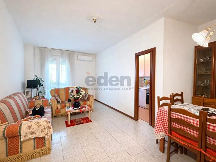 Appartamento trilocale in vendita in Viale Leonardo da Vinci, Modena