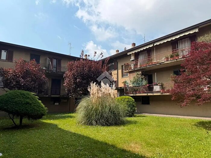 Appartamento trilocale in vendita in Via Giosuè Carducci, Arcene