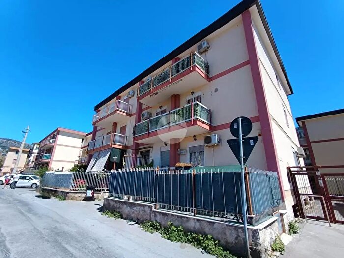 Appartamento quadrilocale in vendita in Via Andrea d'Antoni, Palermo