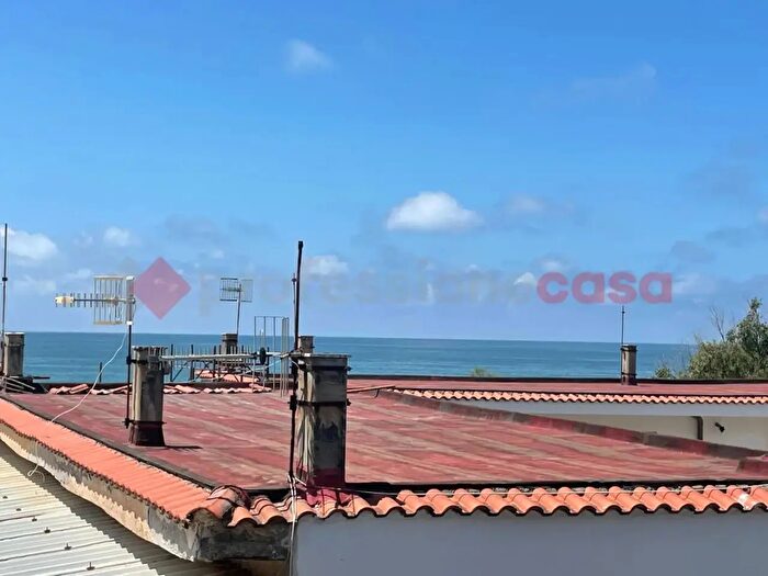 Appartamento trilocale in vendita in Via Domiziana, Mondragone