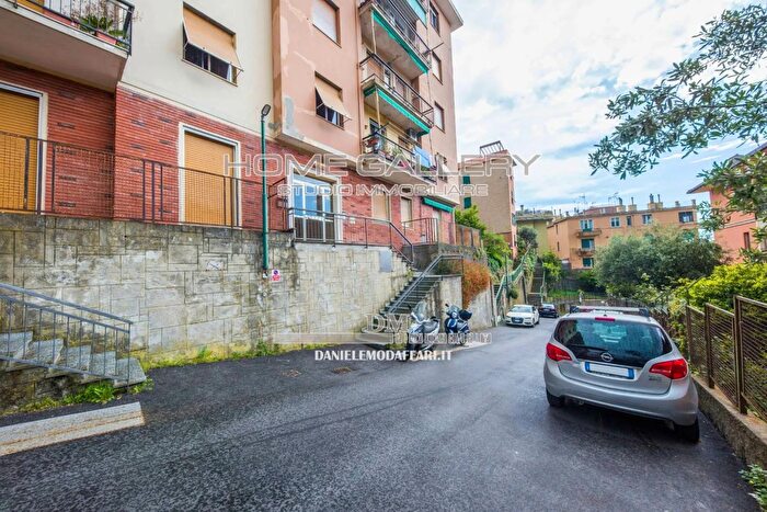 Appartamento quadrilocale in vendita in Via Simone Monaco, Genova