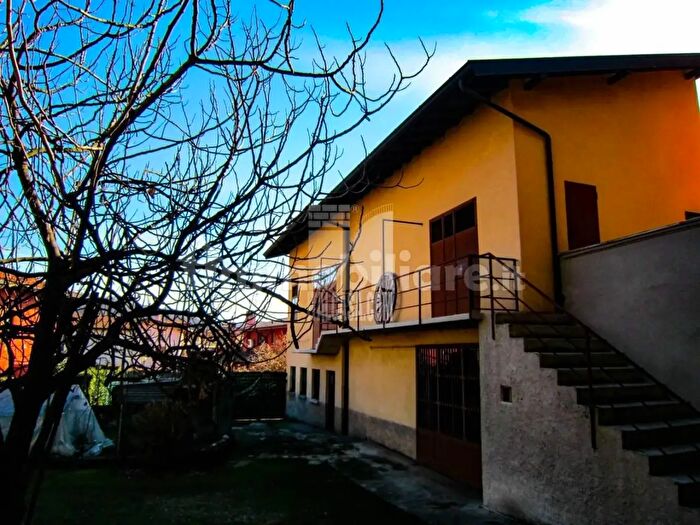 Casa con 5 locali in vendita in Via Verdi, Nembro