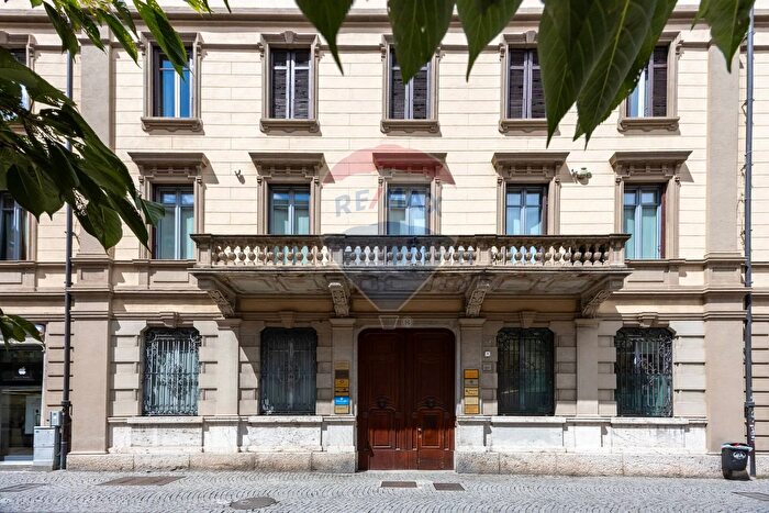 Appartamento con 5 locali in vendita in Via Giuseppe Garibaldi, Como